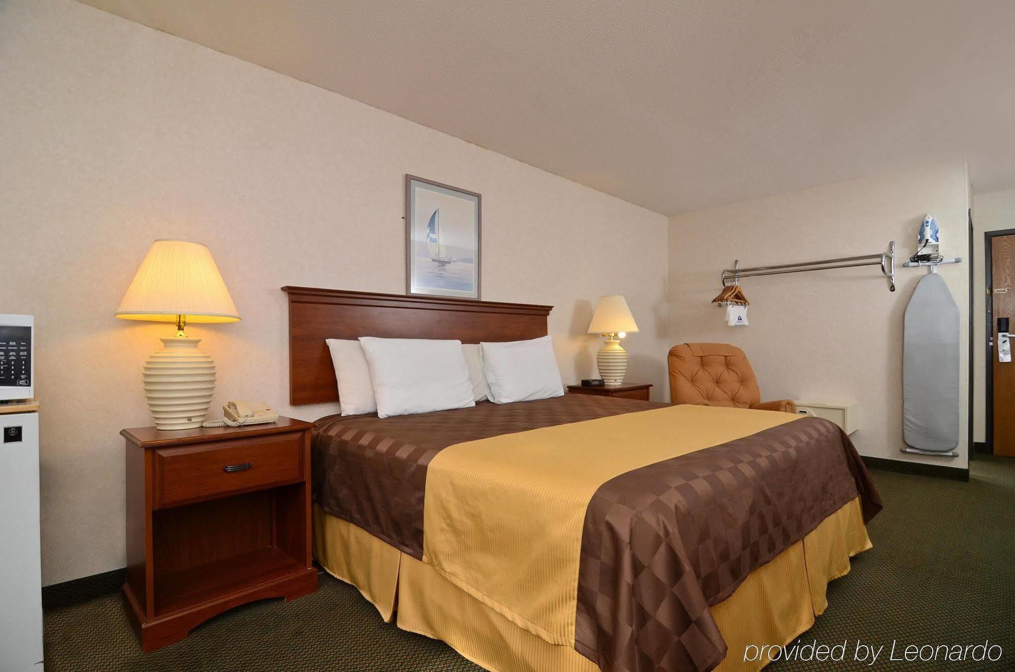 Ramada By Wyndham Effingham Hotel Room photo